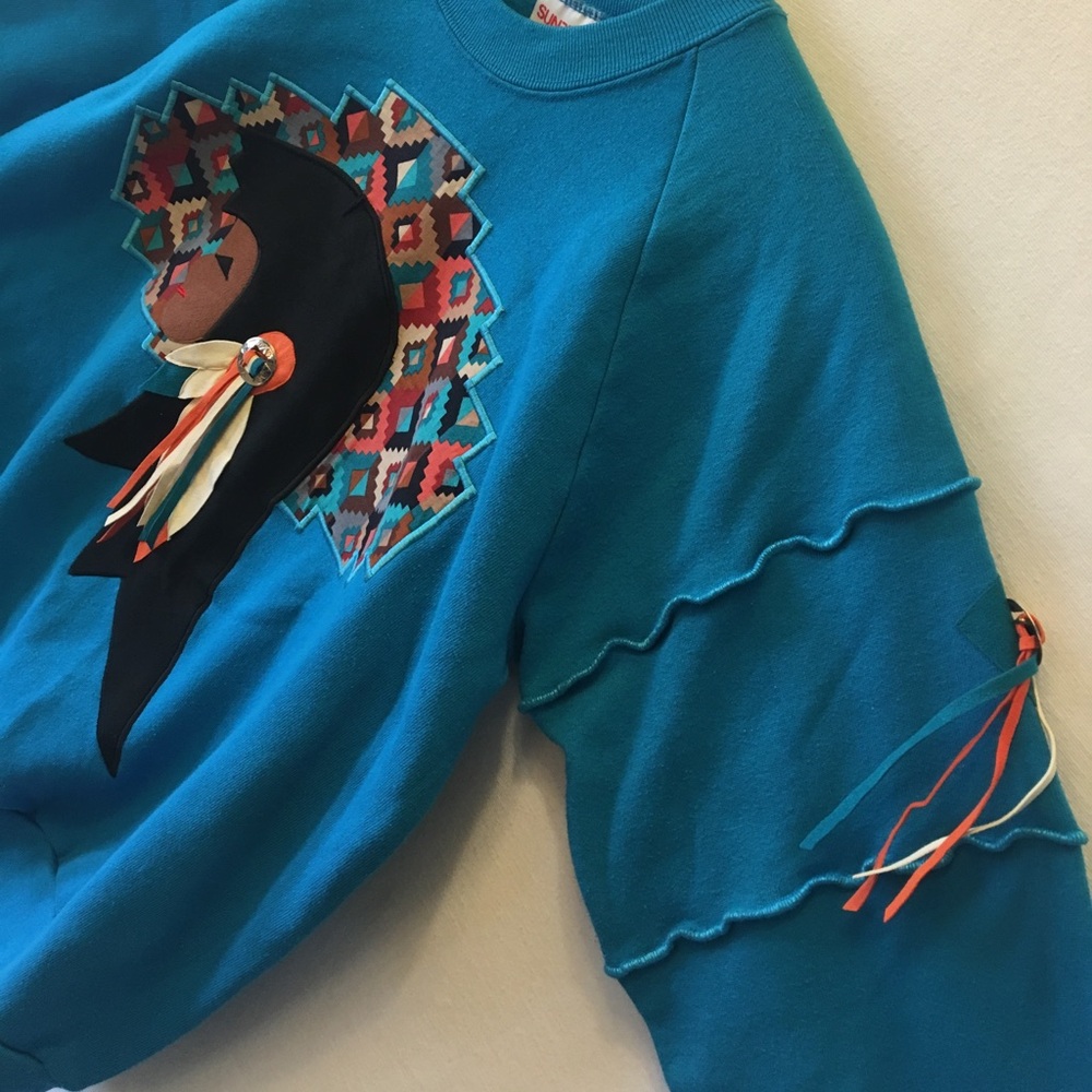 VinTaGe AmEricAn IndiAn swEatShirt🏹🪶🦋 - Picture 5 of 8